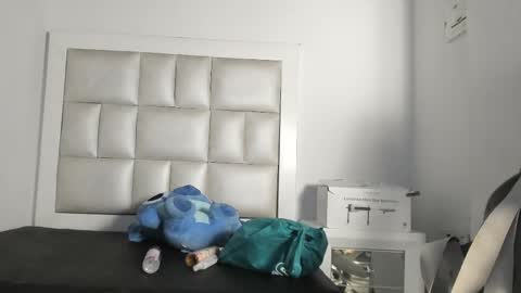 Snapshot of lola_js chatting on 11-18-25, 04:39 lola_js online show from 11-18-25, 04:39