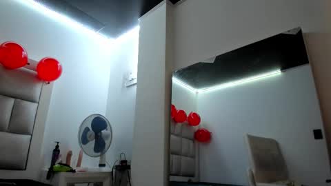 lola_js online show from 03-24-26, 03:50