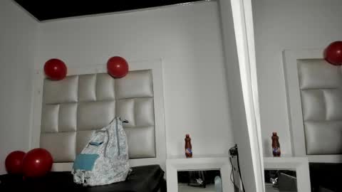 lola_js online show from 04-29-26, 11:58