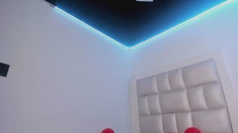 lola_js online show from 06-17-26, 04:30