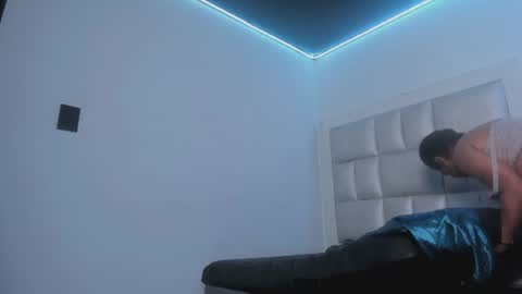 lola_js online show from 06-18-26, 11:47