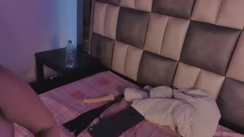 lola_js online show from 06-20-26, 12:03