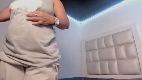 lola_js online show from 07-27-26, 12:01