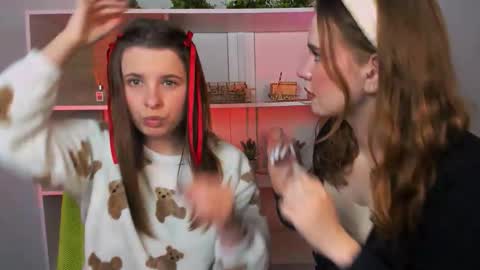 Lola online show from 10-24-25, 07:10