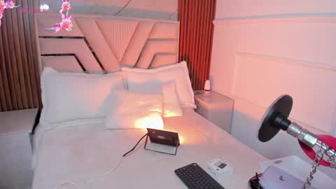 Lola Angel online show from 01-27-25, 08:39