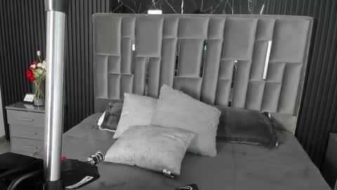 Lola Angel online show from 12-20-25, 10:06