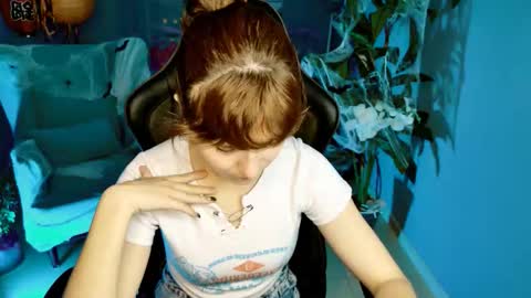 Snapshot of lolaasmus chatting on 10-23-25, 06:13 I consider myself the god Loki but life just calls me LOL online show from 10-23-25, 06:13