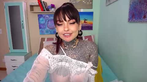 Lola online show from 12-31-24, 08:56