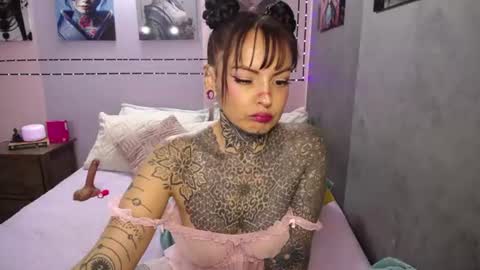 Snapshot of lolabrouse__ chatting on 07-10-26, 09:06 Lola online show from 07-10-26, 09:06