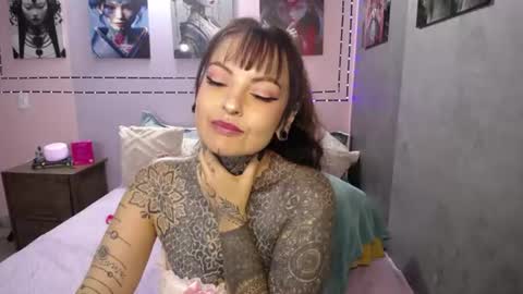 Snapshot of lolabrouse__ chatting on 07-21-26, 08:55 Lola online show from 07-21-26, 08:55