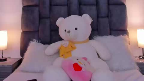 LolaCoper online show from 01-15-25, 01:02