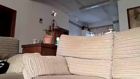 LOLA HUESO y ERIC online show from 10-14-25, 08:15