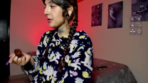 Lola online show from 11-24-25, 12:32