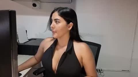 lolalola_12 online show from 02-11-26, 12:04