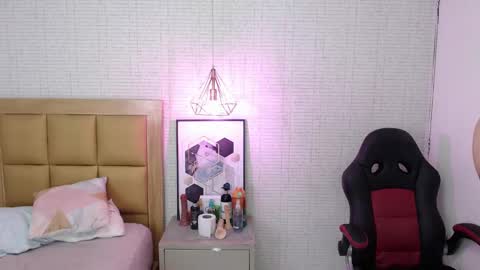 LOLA online show from 02-21-25, 09:34