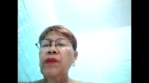 Snapshot of lolamommie chatting on 02-18-26, 11:01 tey online show from 02-18-26, 11:01
