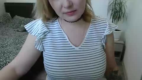 Snapshot of lolamyr chatting on 04-12-26, 05:23 kiss online show from 04-12-26, 05:23