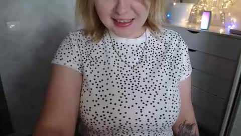 Snapshot of lolamyr chatting on 05-09-26, 06:07 kiss online show from 05-09-26, 06:07