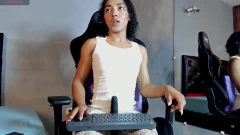 Snapshot of lolareyes1 chatting on 02-01-26, 02:15 lolareyes1 online show from 02-01-26, 02:15