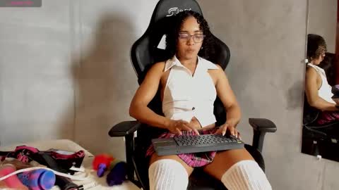 lolareyes1 online show from 02-18-26, 11:44