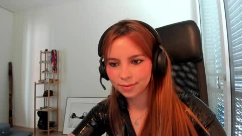 Lola doll online show from 04-25-26, 08:28