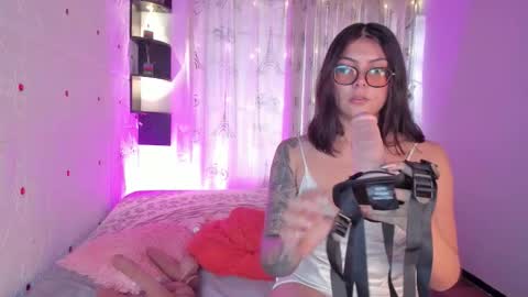 Lola online show from 11-05-25, 11:54