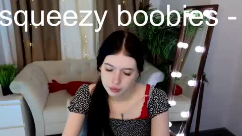 Snapshot of lolla_awesome chatting on 09-24-25, 07:44 Lolla online show from 09-24-25, 07:44