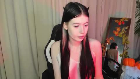 Snapshot of lolla_awesome chatting on 10-29-25, 07:32 Lolla online show from 10-29-25, 07:32