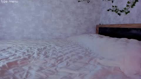 Mia online show from 12-18-25, 05:13