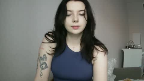 Snapshot of lollylol11 chatting on 10-19-25, 01:45 Lilly online show from 10-19-25, 01:45