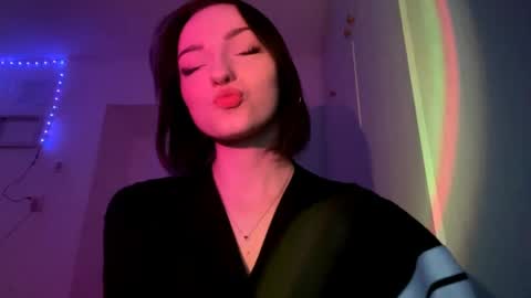 Polly online show from 04-18-26, 03:27