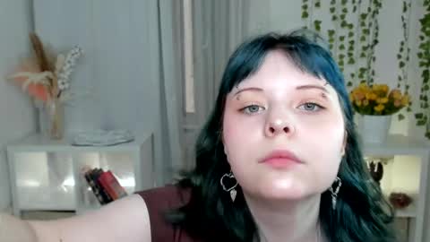 Snapshot of lollyshy__ chatting on 05-17-26, 11:06 Lolly online show from 05-17-26, 11:06