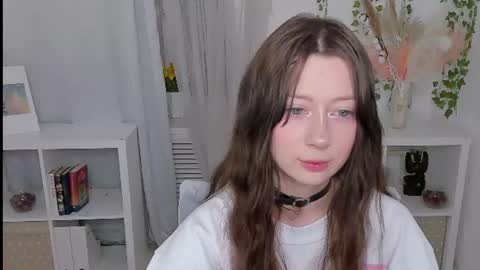 Snapshot of lollyshy__ chatting on 07-31-26, 02:27 Lolly online show from 07-31-26, 02:27