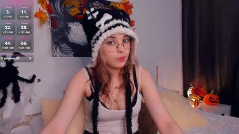 Snapshot of lonagass chatting on 10-25-25, 06:57 Lona online show from 10-25-25, 06:57