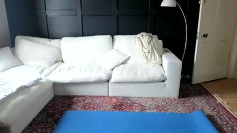 Em online show from 02-10-26, 09:02