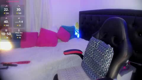 Jennifer  online show from 02-25-25, 10:39