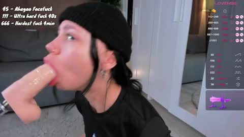 Snapshot of loney__tunes chatting on 02-16-25, 12:52 Shy EvaStreams are everyday 9 AM - 3 PM GMT 3 online show from 02-16-25, 12:52