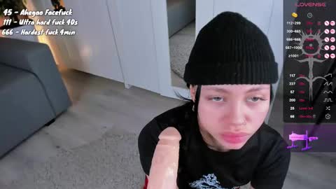 Snapshot of loney__tunes chatting on 02-16-25, 03:58 Shy EvaStreams are everyday 9 AM - 3 PM GMT 3 online show from 02-16-25, 03:58