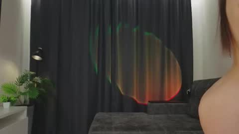 Snapshot of loney__tunes chatting on 09-21-25, 06:31 Shy EvaStreams are everyday 9 AM - 3 PM GMT 3 online show from 09-21-25, 06:31