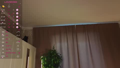 Snapshot of loney__tunes chatting on 09-23-25, 07:33 Shy EvaStreams are everyday 9 AM - 3 PM GMT 3 online show from 09-23-25, 07:33