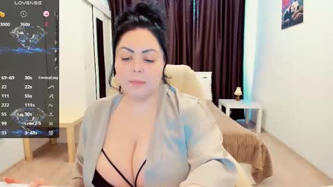 Nina online show from 02-21-25, 12:17