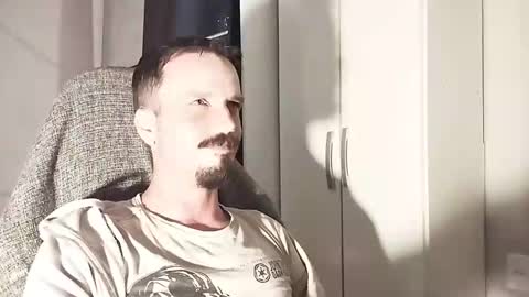 Lucas online show from 10-15-25, 07:14