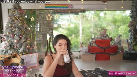 Snapshot of loollypop24 chatting on 12-17-24, 06:20 Chaturbatexxjessica online show from 12-17-24, 06:20