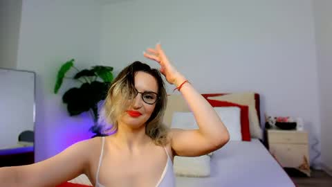 Snapshot of loonyannie chatting on 04-17-26, 05:27 Annie online show from 04-17-26, 05:27