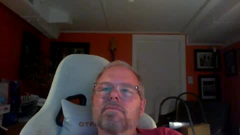 Snapshot of loosegravl chatting on 07-20-26, 07:38 loosegravl online show from 07-20-26, 07:38
