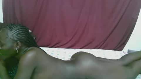 lora_amor online show from 10-10-25, 12:31