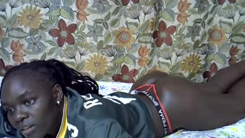 lora_amor online show from 06-11-26, 05:44