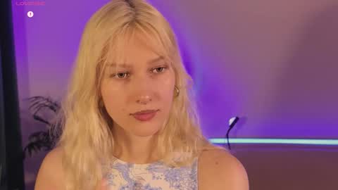 Snapshot of lora_hellyeah chatting on 09-10-25, 04:07 Lora heil online show from 09-10-25, 04:07