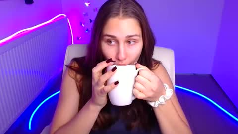 Lora online show from 10-25-25, 05:37