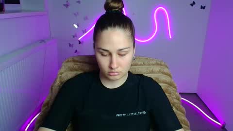 Snapshot of lora_kisses chatting on 05-18-26, 05:46 Lora online show from 05-18-26, 05:46